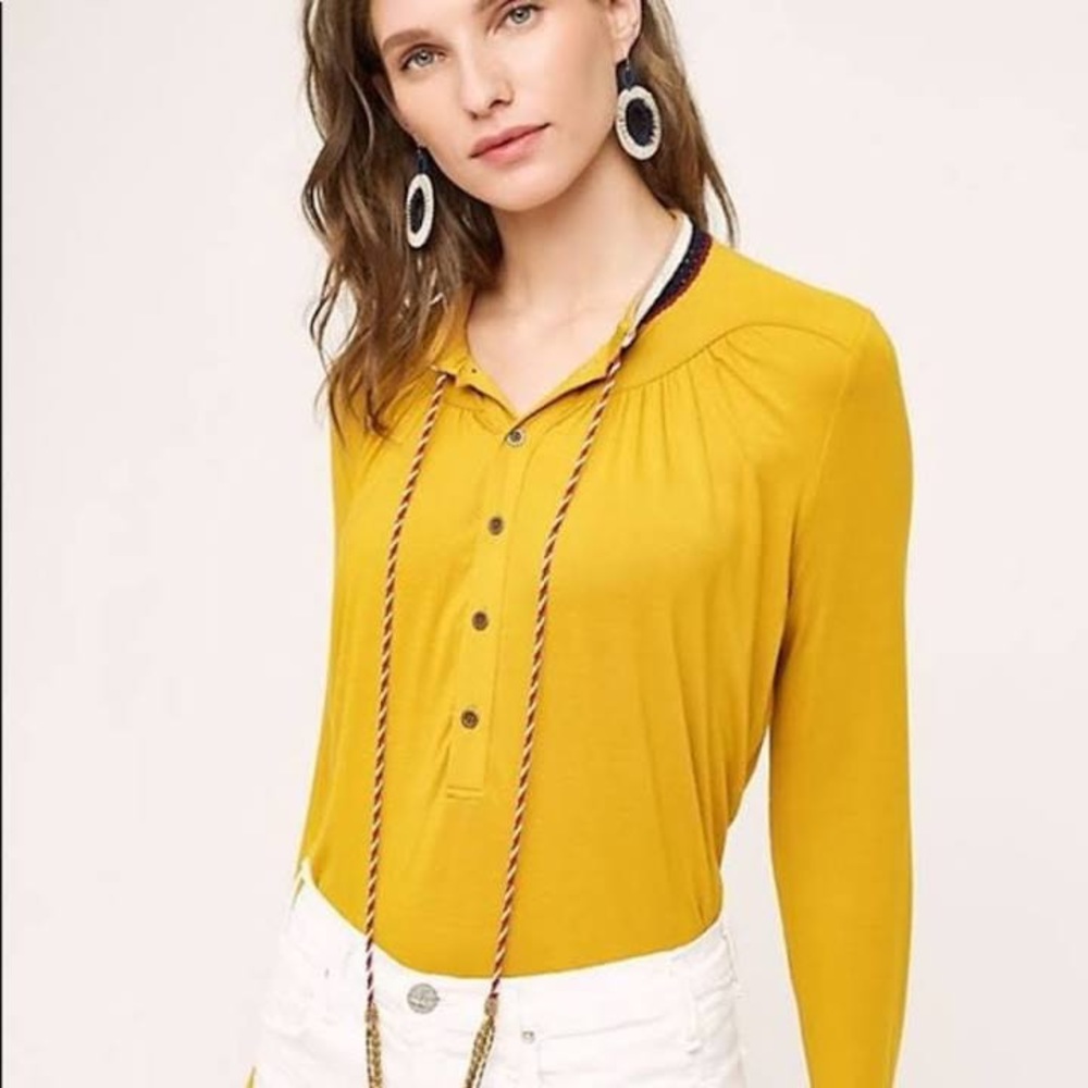 ANTHRO Akemi + Kin Mustard Top‎